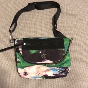 Lululemon travel bag/ purse